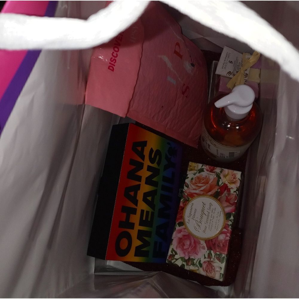 Lgbt surprise 🫢 bundle - Picture 2 of 3